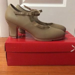 Capezio Manhattan Xtreme Tap Shoes in box